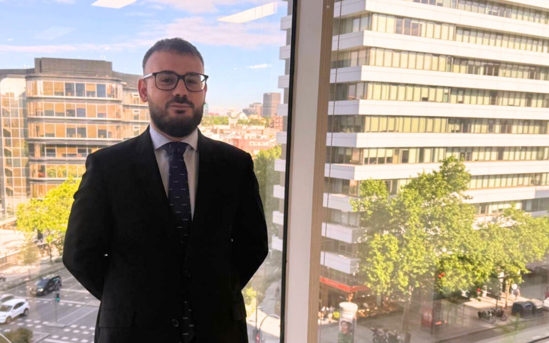 Óscar Hernández, asesor fiscal de Allyon ETL, premiado por la excelencia en el área Fiscal